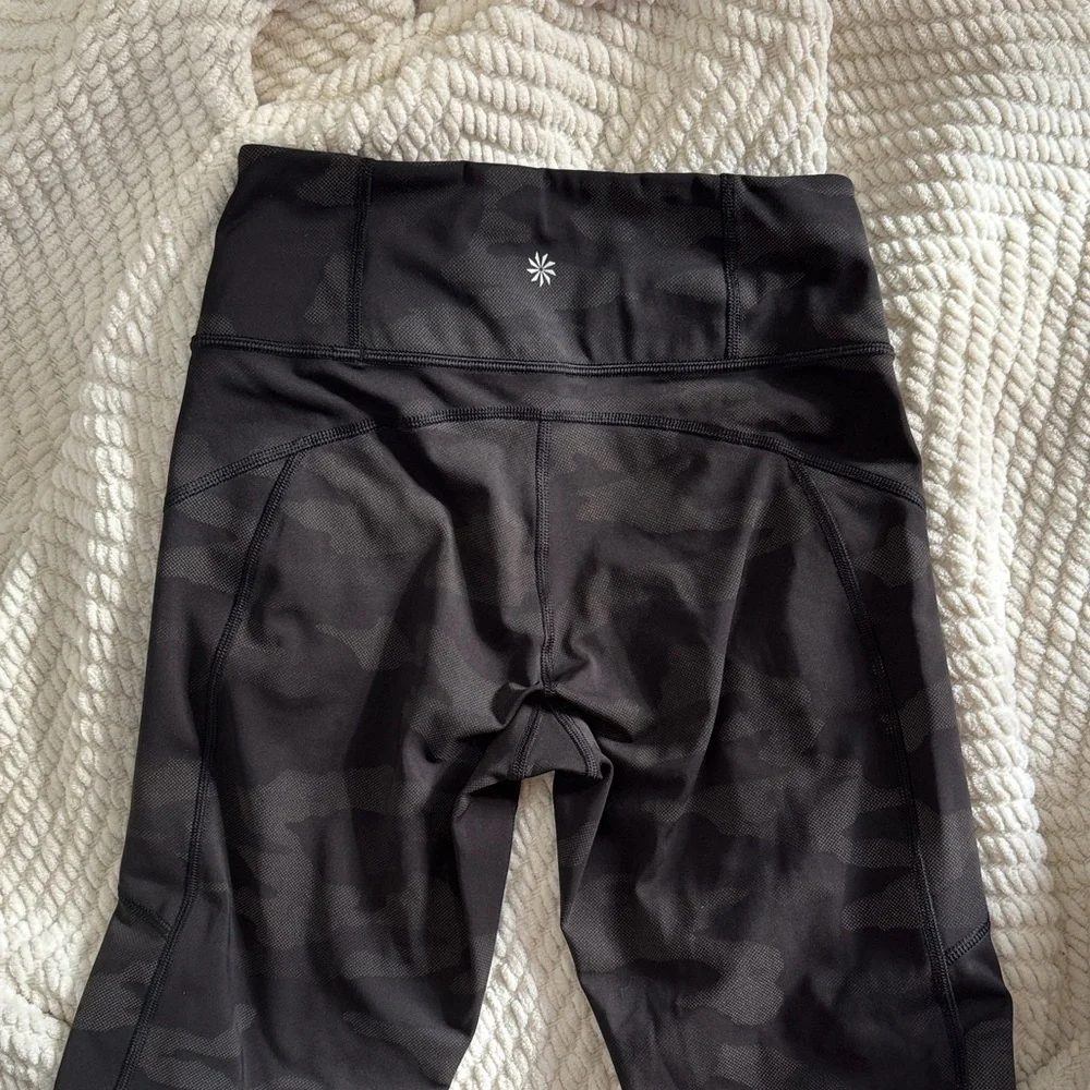 Athleta Rainier Camo Black Reflective  Leggings XS - Picture 4 of 7